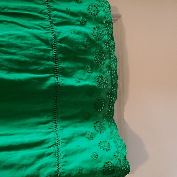 Green Dress with Lace Detail - Picture 2 of 2